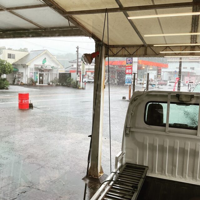 本日は台風接近につき午後から臨時休業いたします。よろしくお願いします🙇‍♂️皆さまもお気をつけ下さい😰