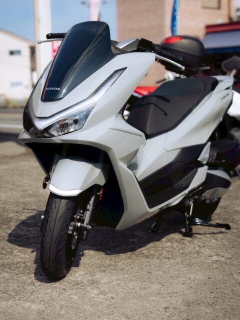 pcx（ホンダ）
スタイリッシュなデザイン、そして街中での利便性を兼ね備えた人気のスクーターです。取り回しの良さもPCXの魅力で、バイク初心者や女性ライダーにもオススメです🤗

※ 写真のバイクは在庫切れの場合がございますので、購入を検討の方はお問い合わせ下さい。

#PCX #オートパークSKY #宮崎