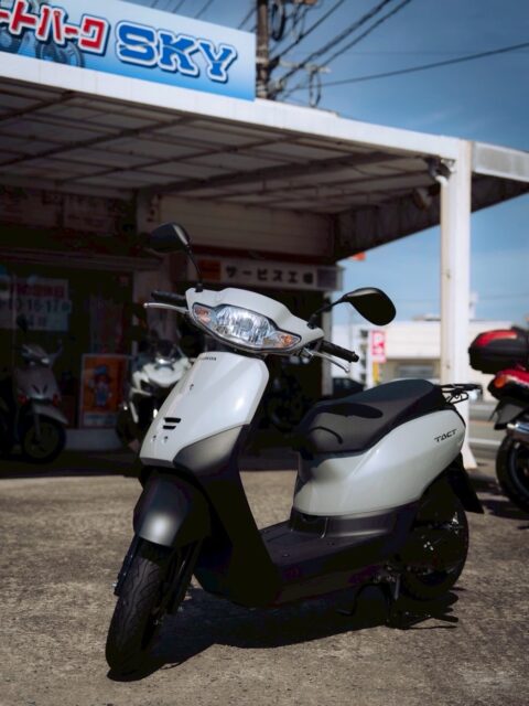 タクト・ベーシック（ホンダ）
シンプル・イズ・ベストの定番。低コストで、毎日の通勤・通学・買い物をしたい人にオススメです。軽量で小回りが利き、女性や初心者でも不安なく扱えます🤗

※ 写真のバイクは在庫切れの場合がございますので、購入を検討の方はお問い合わせ下さい。

#タクトベーシック #ホンダタクト #50cc #原付 #オートパークSKY #宮崎