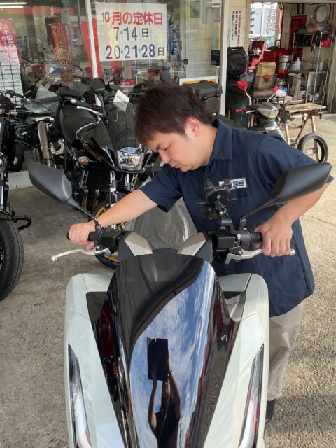 こんにちは！オートパークSKYです☺️🛵
昨日は清武町商工会でInstagram講習を受けて来ました！
とても学びがあり、お客様により良い情報をお届けできるように頑張ります🙋🏻‍♂️！

仕事中の社長に協力していただきました！いい表情ですね！！

オートパークSKYにLINEがあるのはご存知ですか？
LINEで来店予約や、バイクの故障部分を画像や動画でやり取りできますっ😆
電話が苦手な方など、気軽にお使いくださいね！😊

プロフィールからリンクで飛べます！🛵

#宮崎市 #バイク #清武商工会 #オートパークsky #バイクが大好きだ